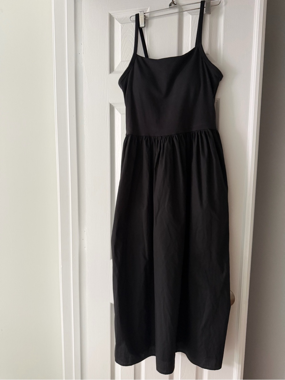 Uniqlo Black Midi Dress with Spaghetti Straps - Picture 4 of 9